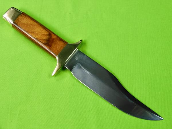 http://www.blackswanantique.com/cdn/shop/products/US_1974_SMITH___WESSON_Bowie_Model_6010_Hunting_Knife_3_1200x1200.jpg?v=1633408962